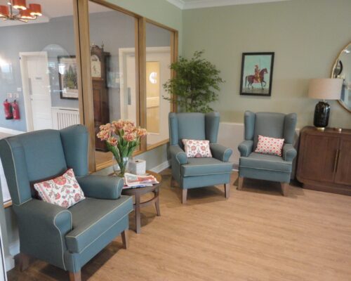 Follies lounge